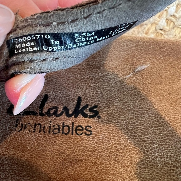 Clark’s Bendables sandals size 8.5, bronze, Velcro closure, EUC, cushioned comfy - Picture 5 of 6